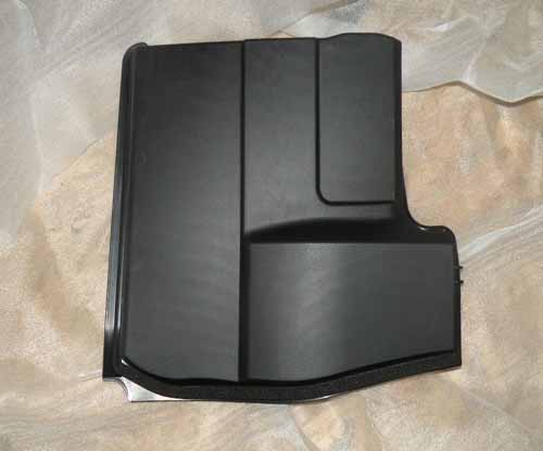 BATTERY BOX TOP COVER LH RRS-DIS4                LR018528