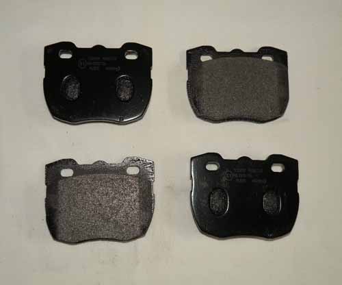 BRAKE PADS FRONT SOLID PINS NO SEN  D1 & EARLY 90            SFP500160