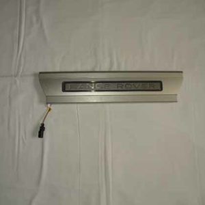PLATE - DOOR SCUFF LR038300