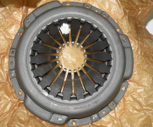 CLUTCH COVER 1.8-LITRE PETROL FREELANDER-1 URB000070