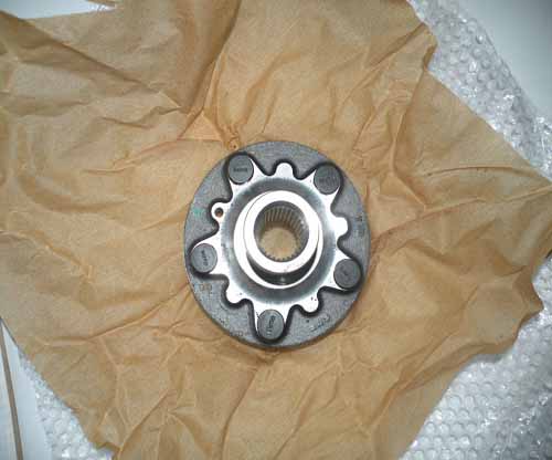 HUB – WHEEL REAR KNUCKLE LR009816