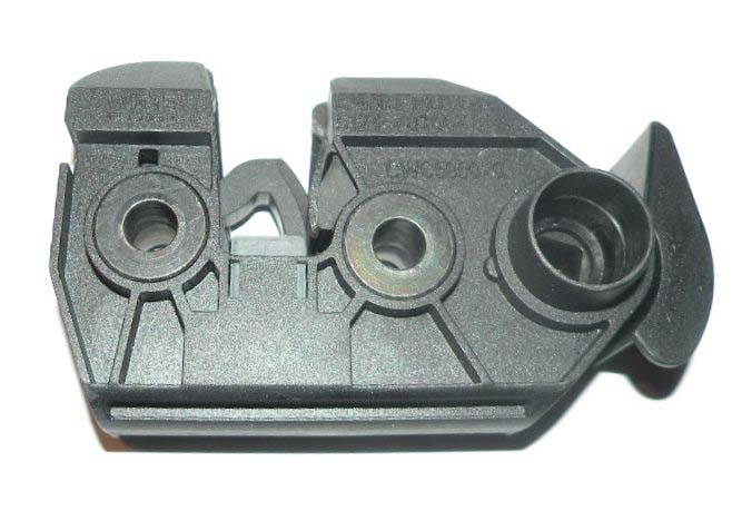 TAILGATE LATCH RIGHT HAND LOWER CWC000120