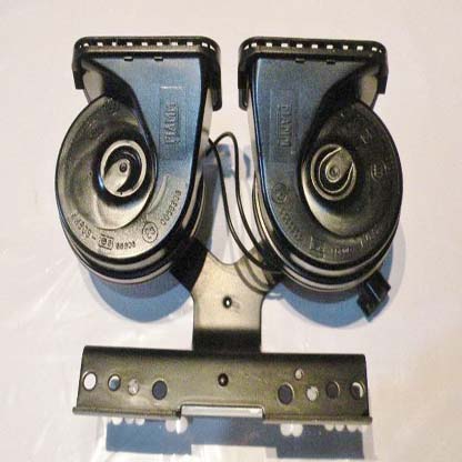 HORN AND BRACKET DUAL NOTE ELECTRIC HORN LR014560